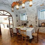 Prázdninový dům Impressionnant Manoir Avec Piscine A Aigueze, 450 M² Aigueze
