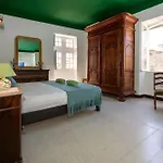 Impressionnant Manoir Avec Piscine A Aigueze, 450 M² Aigueze