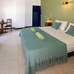 Prázdninový dům Impressionnant Manoir Avec Piscine A Aigueze, 450 M²