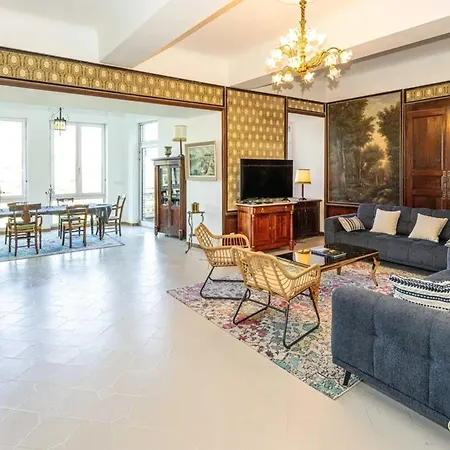 بيت للعطل Impressionnant Manoir Avec Piscine A Aigueze, 450 M² إيغيزه