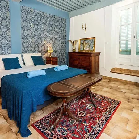 Impressionnant Manoir Avec Piscine A Aigueze, 450 M² بيت للعطل *