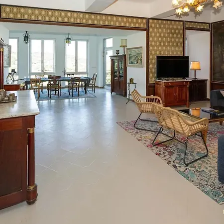 Prázdninový dům Impressionnant Manoir Avec Piscine A Aigueze, 450 M² *