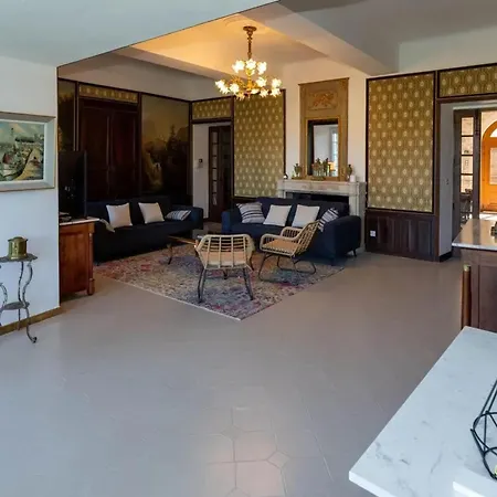 Impressionnant Manoir Avec Piscine A Aigueze, 450 M²