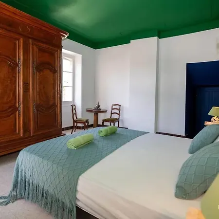 Impressionnant Manoir Avec Piscine A Aigueze, 450 M² * Aigueze