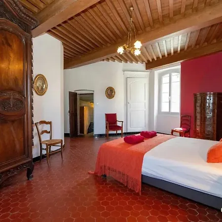 Impressionnant Manoir Avec Piscine A Aigueze, 450 M² Prázdninový dům Aigueze