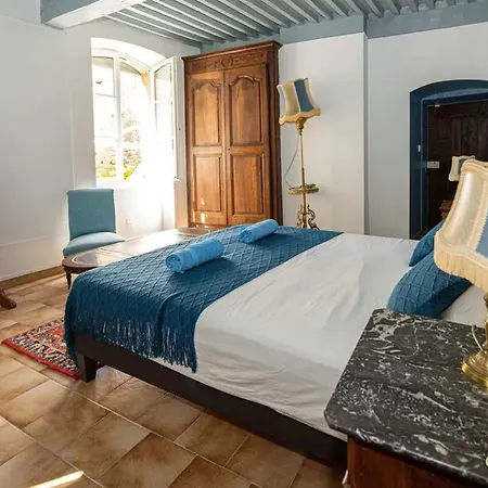 Impressionnant Manoir Avec Piscine A Aigueze, 450 M² Aigueze
