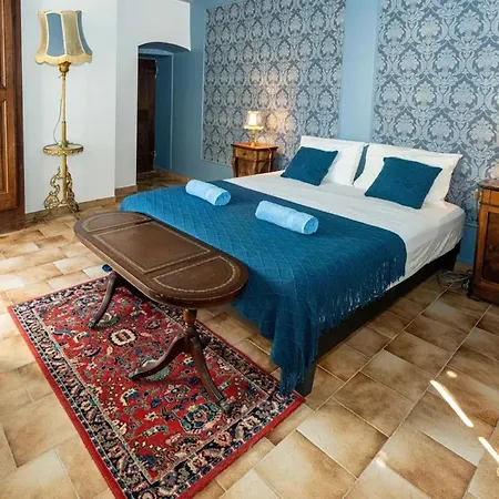 Prázdninový dům Impressionnant Manoir Avec Piscine A Aigueze, 450 M² Aigueze