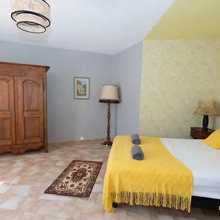 Impressionnant Manoir Avec Piscine A Aigueze, 450 M² * Aigueze