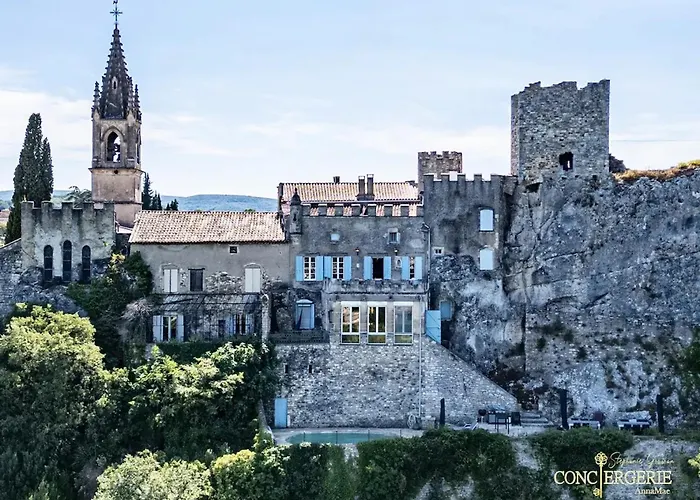 Impressionnant Manoir Avec Piscine A Aigueze, 450 M² بيت للعطل إيغيزه