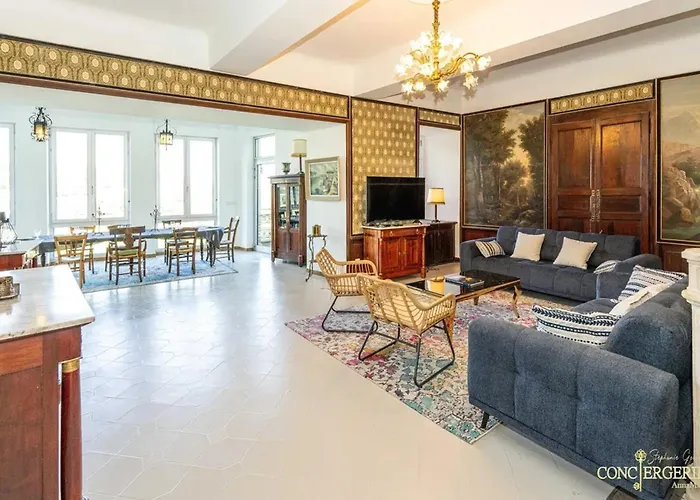بيت للعطل Impressionnant Manoir Avec Piscine A Aigueze, 450 M² إيغيزه