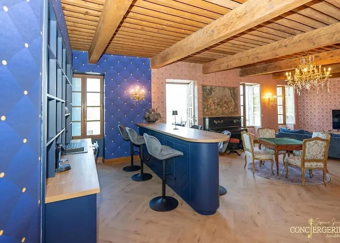Impressionnant Manoir Avec Piscine A Aigueze, 450 M² *
