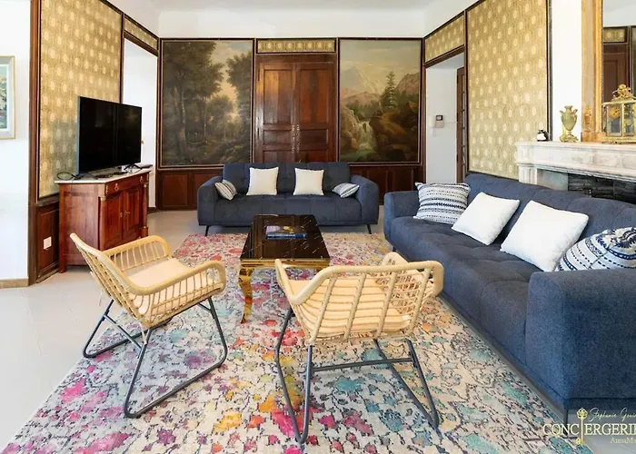 Impressionnant Manoir Avec Piscine A Aigueze, 450 M² *